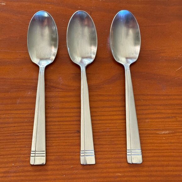 Vintage Oneida Amsterdam Stainless Steel Soup Spoons Set Of 3 - Picture 1 of 2